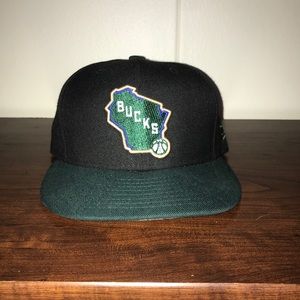 Milwaukee Bucks fitted hat 7 1/4
